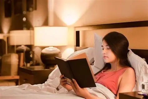 Đọc sách trước khi ngủ thư thái