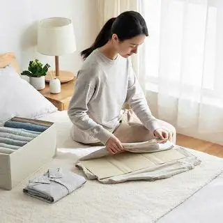 Gấp pijama gọn gàng trong tủ