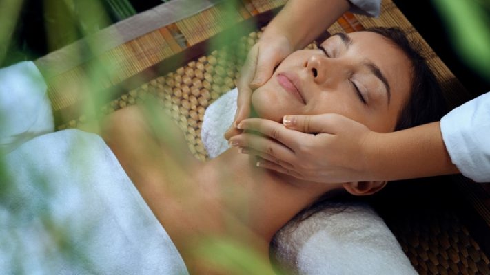 Massage nhẹ để tăng cảm giác thư giãn