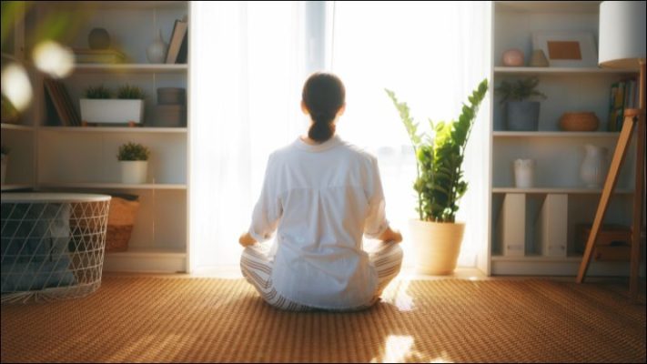 Thiền định buổi sáng kéo lưng