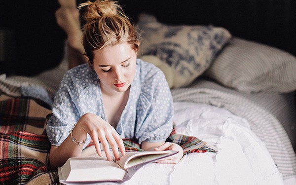Đọc sách trước khi ngủ bằng sách