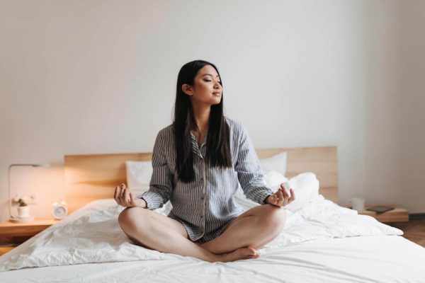 Thiền định buổi sáng cùng pijama